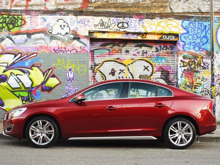  Volvo S60 D5 2010 года  (UK) (фото 11 из 16)